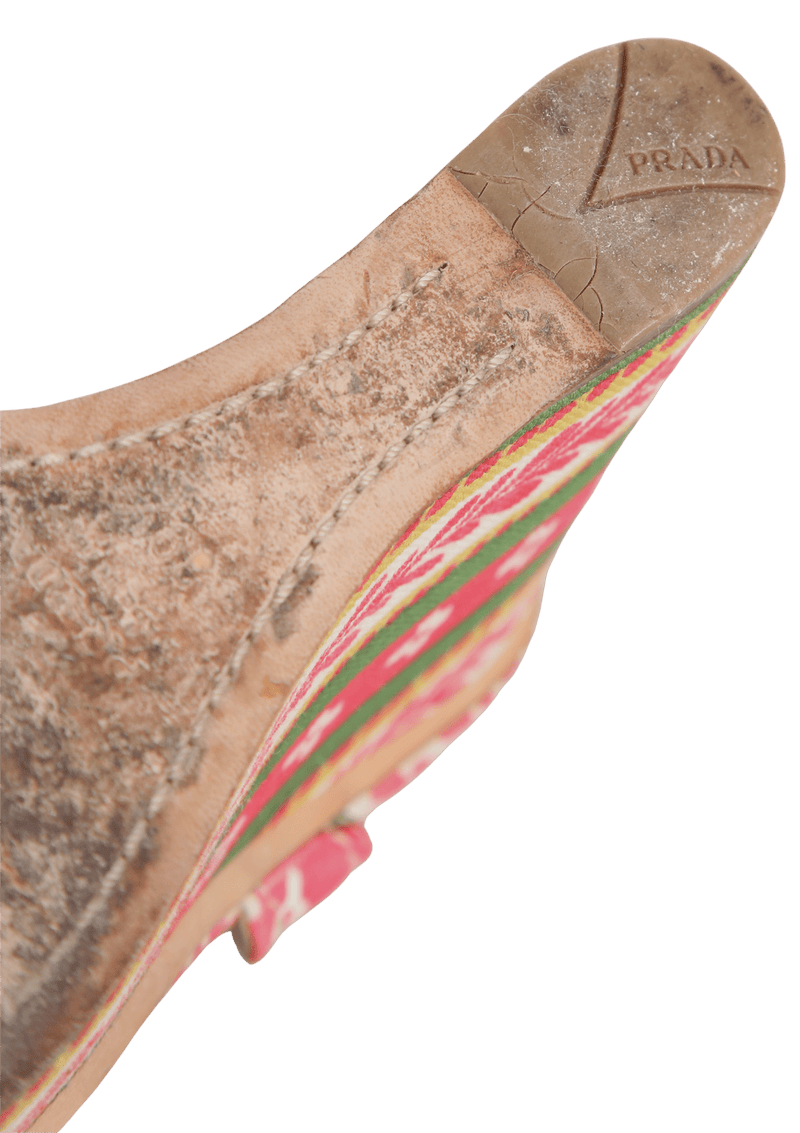 PRINTED WEDGE SANDALS 38