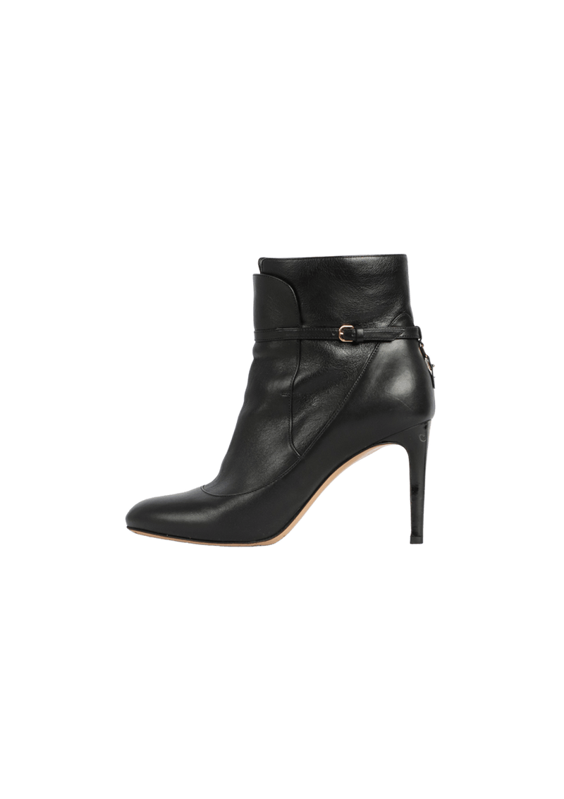 LEATHER ANKLE BOOTS  35