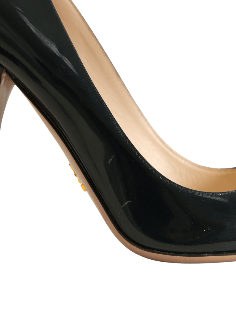 PATENT LEATHER PUMPS 38.5