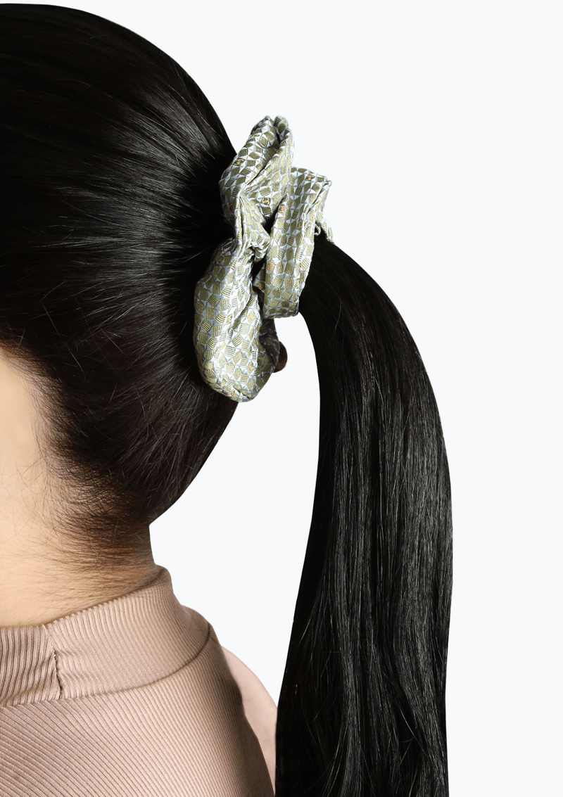 SILK SCRUNCHIE