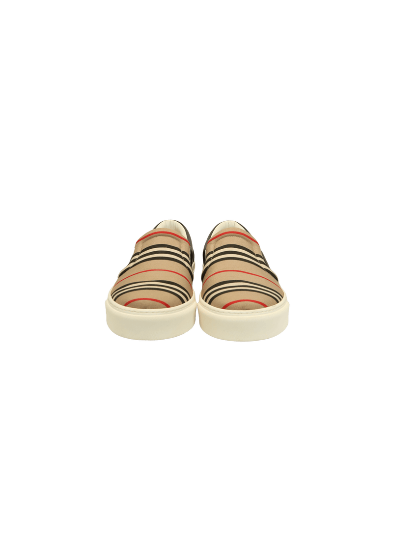 ICON STRIPE THOMPSON SLIP ON SNEAKER 43