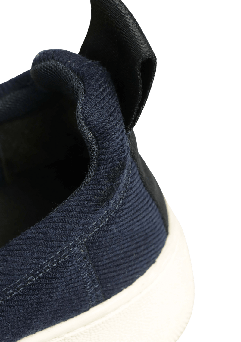 SLIP ON SNEAKERS 33