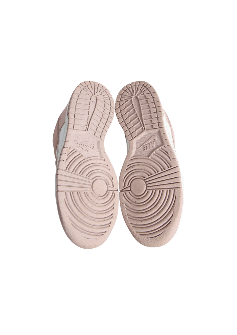 Pink velvet 2024 nike air max