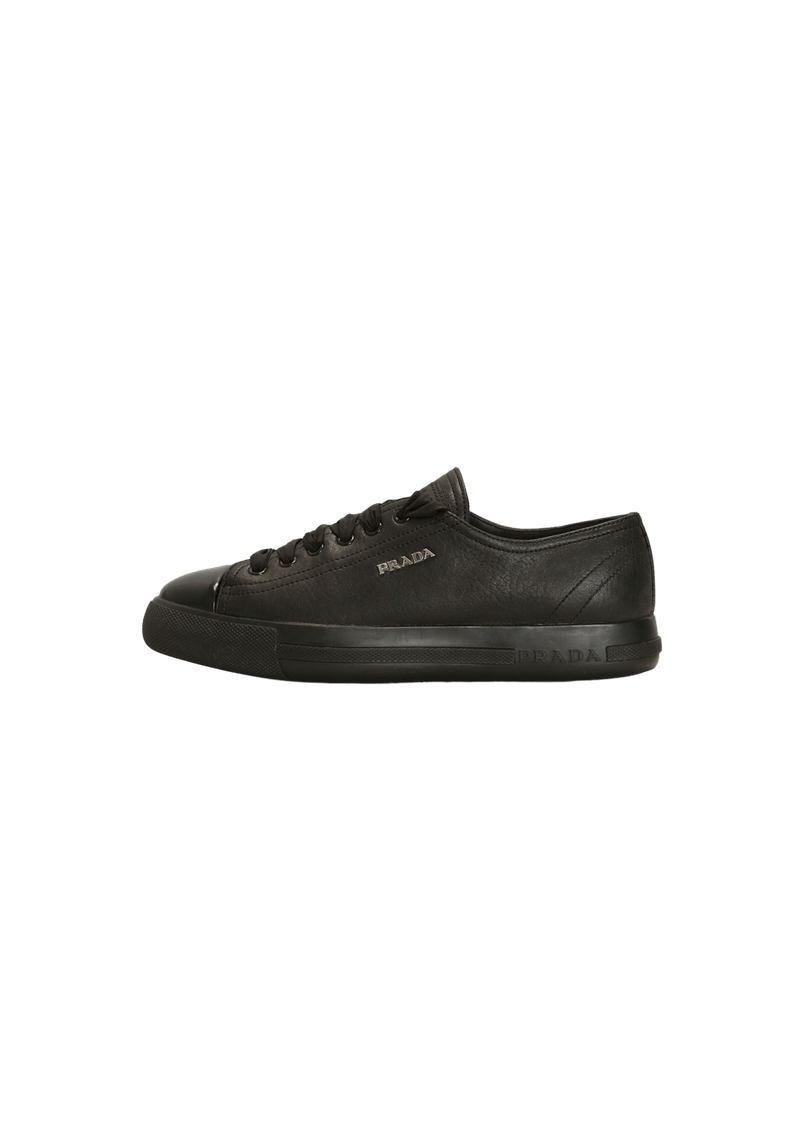 LEATHER LOW-TOP SNEAKERS 35