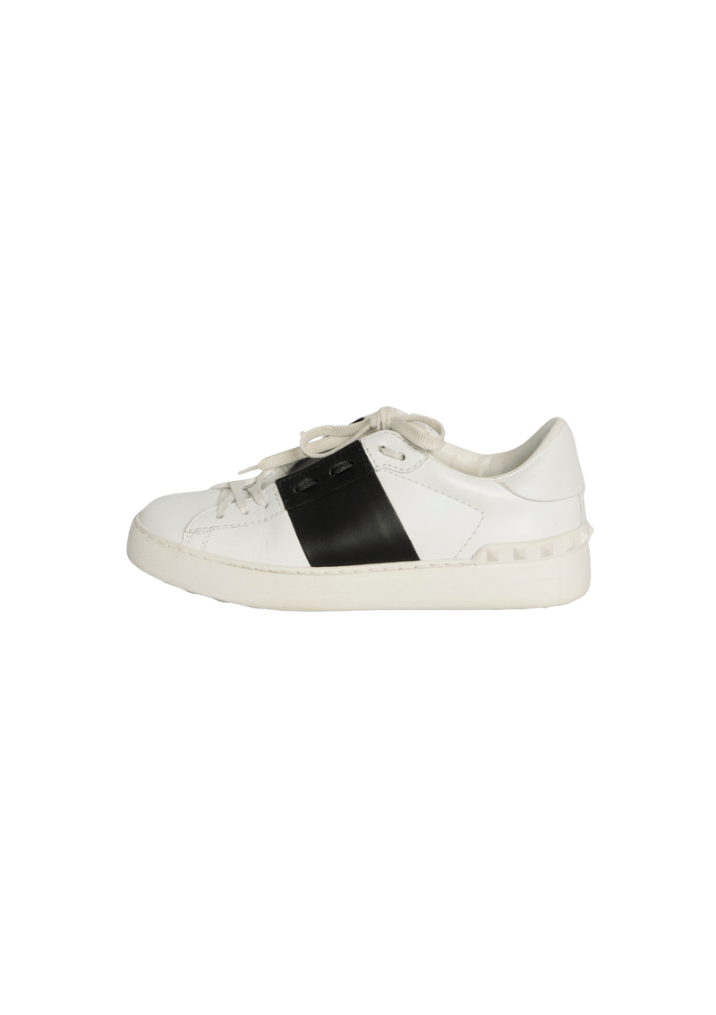 ROCKSTUD ACCENTS LEATHER SNEAKERS 34