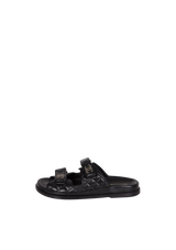 INTERLOCKING CC LOGO SLIDES 38.5
