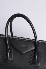 MEDIUM ANTIGONA BAG