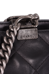SHOPPING IN CHAINS TOTE BAG