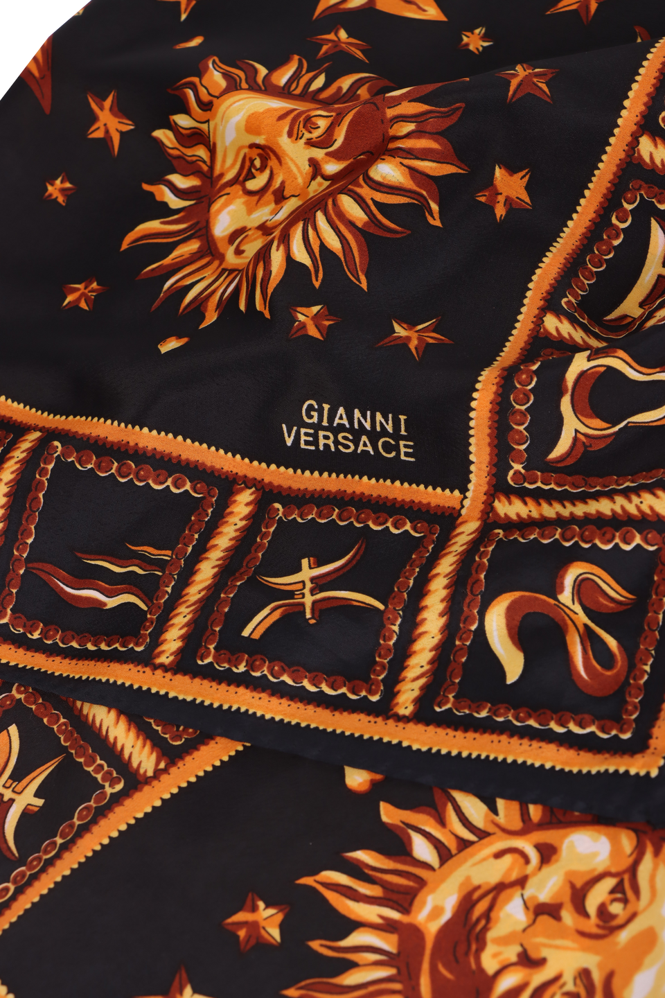 ACESSóRIO GIANNI VERSACE PRINTED SILK SCARF PRETO P ORIGINAL – Gringa ACESSóRIO GIANNI VERSACE PRINTED SILK SCARF PRETO P ORIGINAL – Gringa