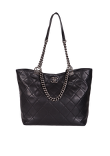 SHOPPING IN CHAINS TOTE BAG