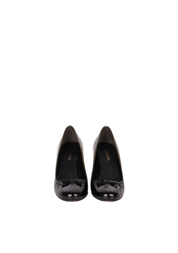 PATENT LEATHER BOW PUMPS 38.5