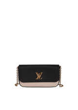LOCKME CHAIN PHONE POUCH