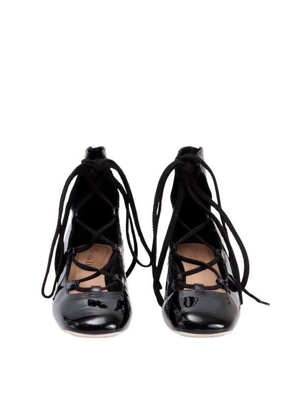PATENT LEATHER PUMPS 34