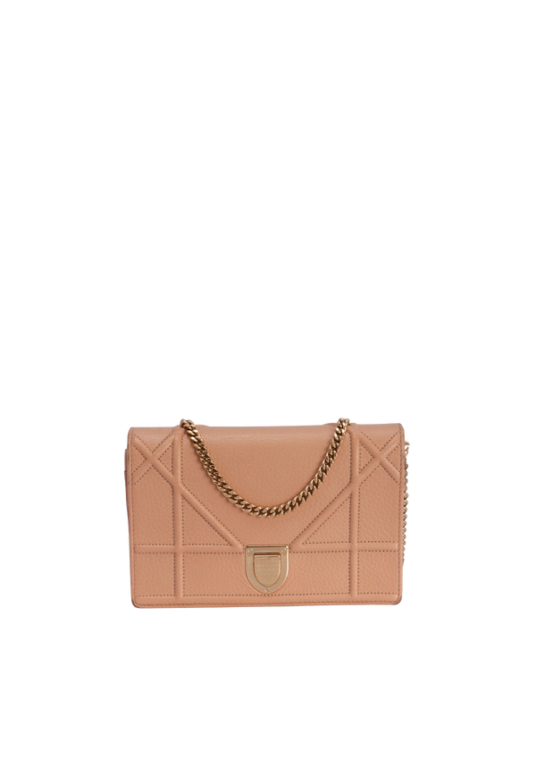 DIORAMA WALLET ON CHAIN