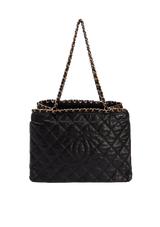 QUILTED CHAIN ME TOTE