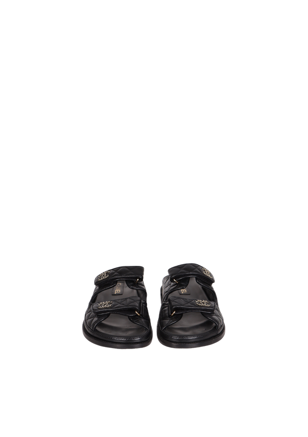 INTERLOCKING CC LOGO SLIDES 38.5