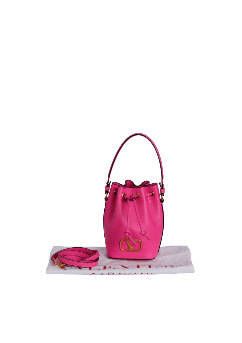 VLOGO BUCKET BAG