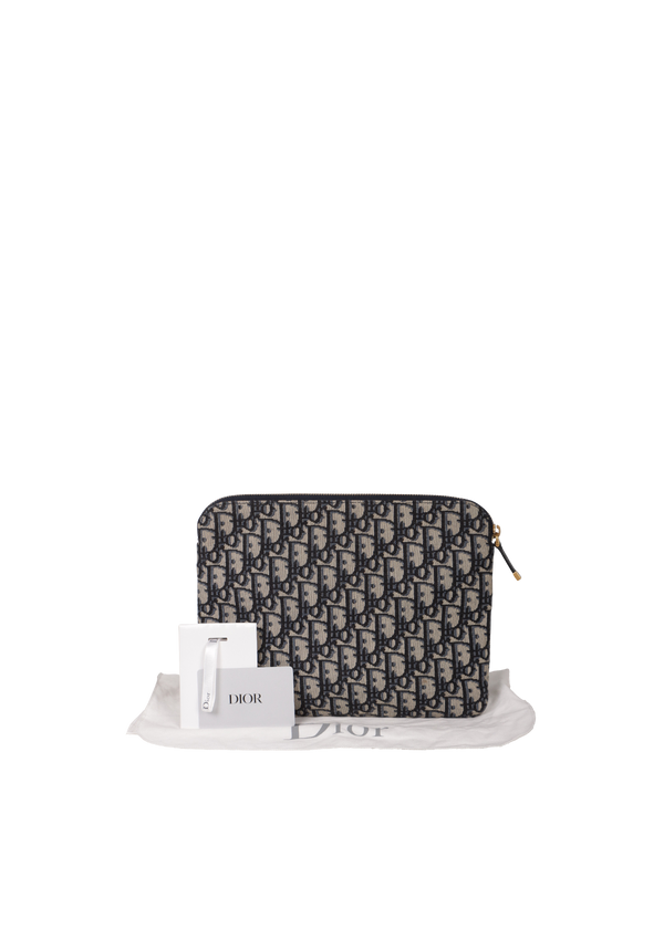 OBLIQUE TRAVEL POUCH
