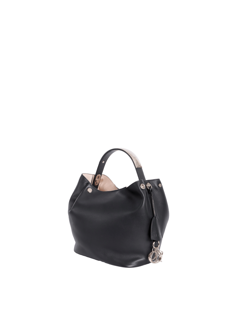 LEATHER BUCKET BAG