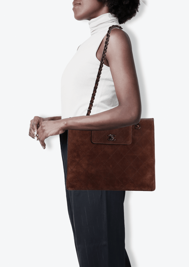 CC SUEDE SHOULDER BAG