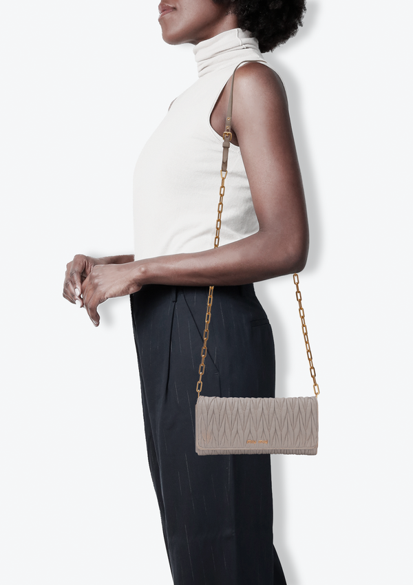MATELASSÉ WALLET ON CHAIN