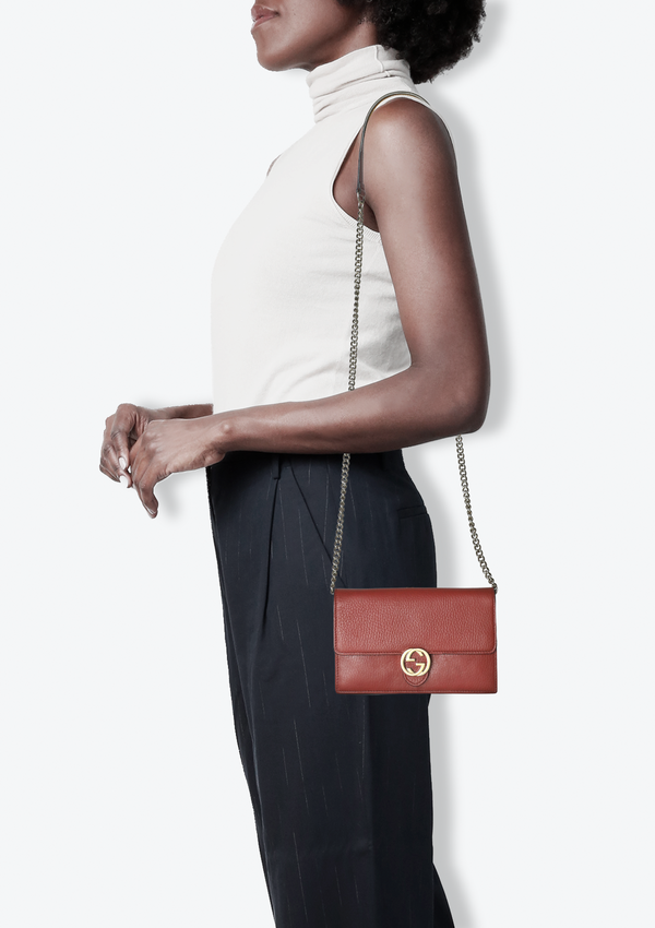 INTERLOCKING G WALLET ON CHAIN
