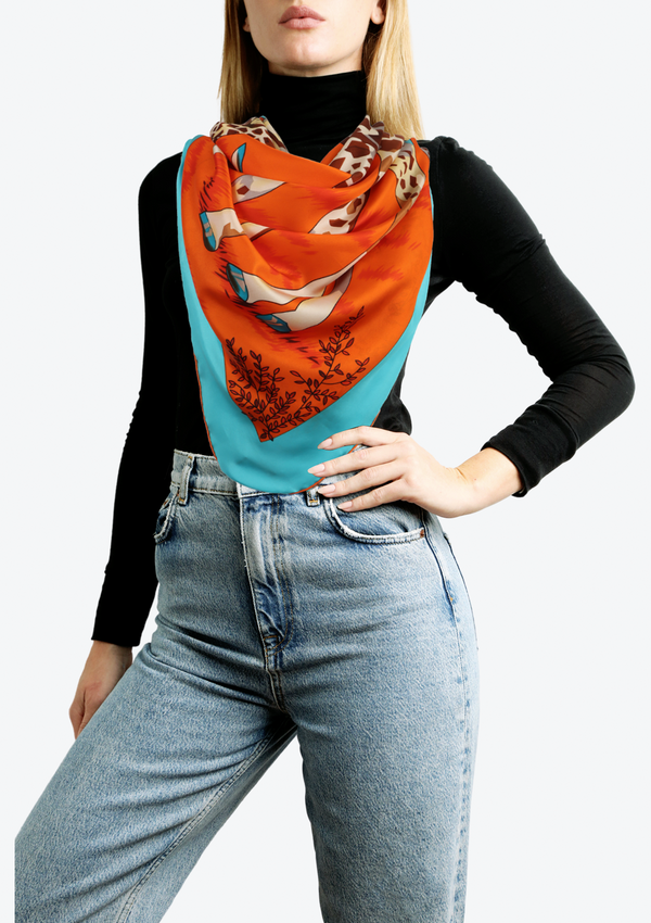 LES GIRAFES SILK SCARF