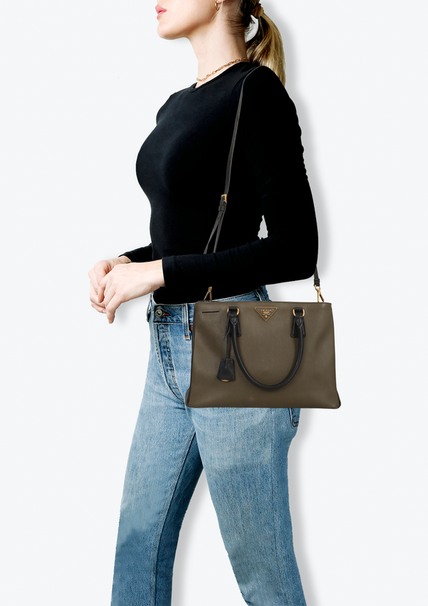MEDIUM SAFFIANO LUX DOUBLE ZIP GALLERIA