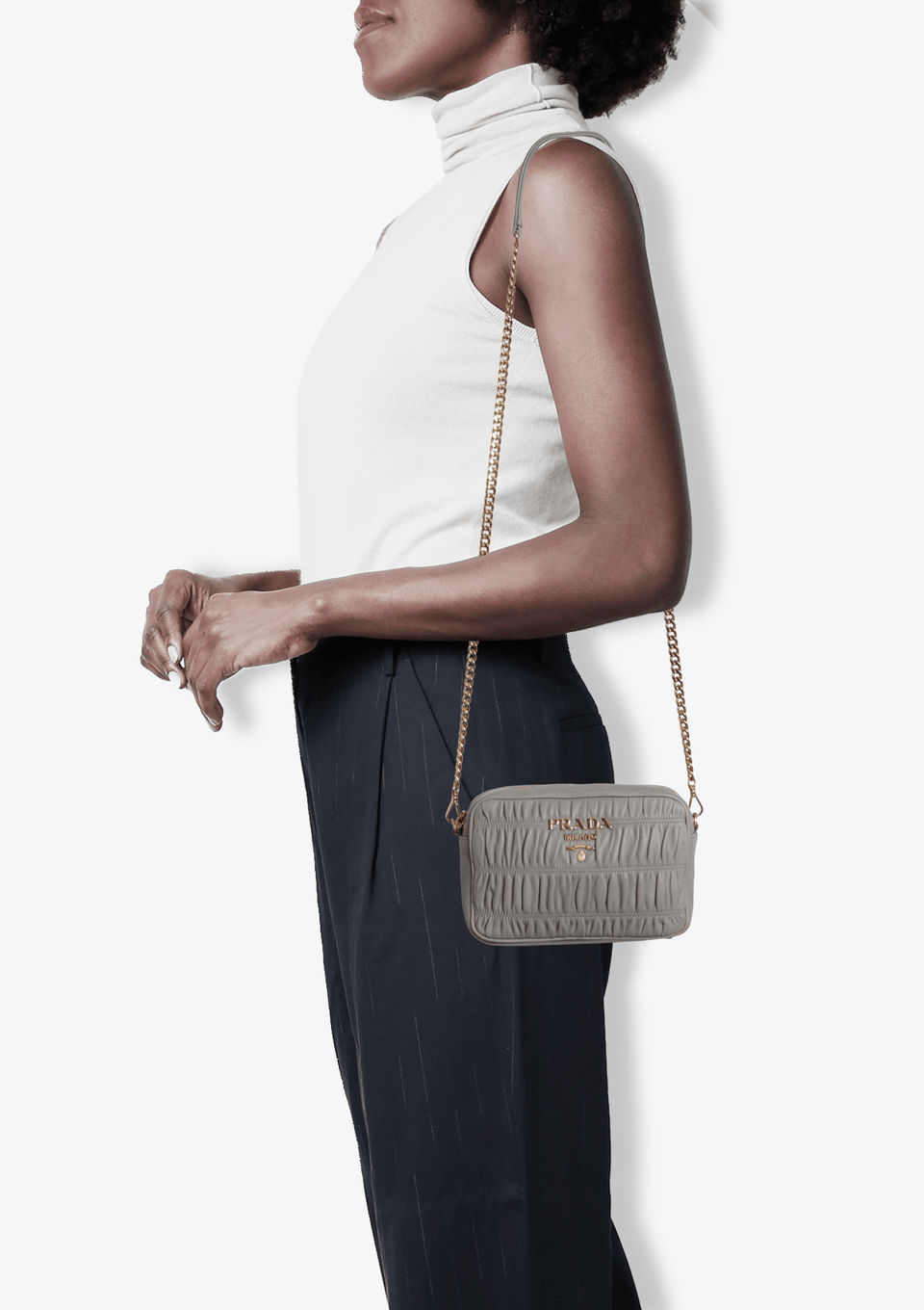 BOLSA PRADA NAPPA GAUFRE CAMERA BAG CINZA ORIGINAL – Gringa