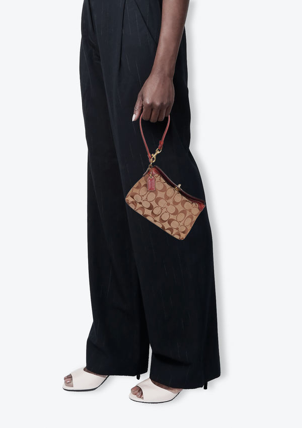 SIGNATURE TURN-LOCK WRISTLET