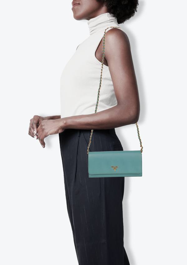 SAFFIANO LUX WALLET ON CHAIN