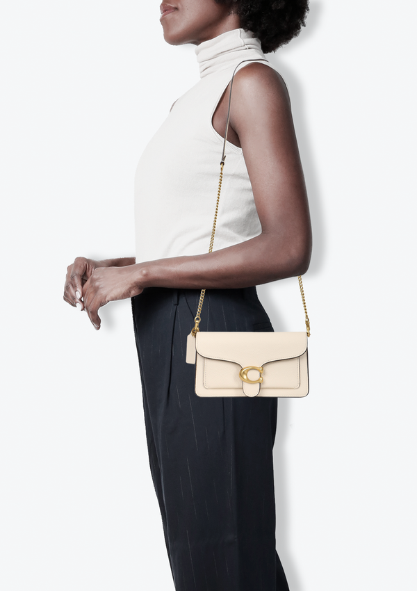 TABBY CHAIN CLUTCH