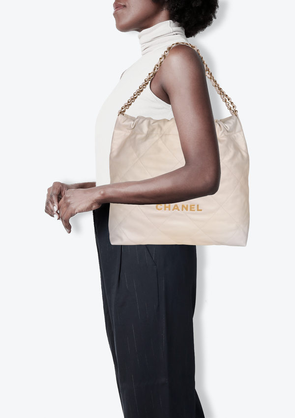 CHANEL 22 MEDIUM