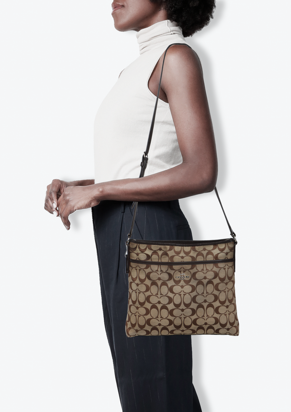 SIGNATURE MESSENGER BAG