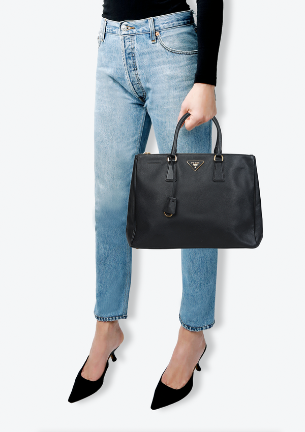 LARGE SAFFIANO LUX DOUBLE ZIP GALLERIA