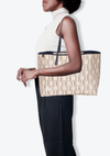 SIGNATURE TOTE BAG