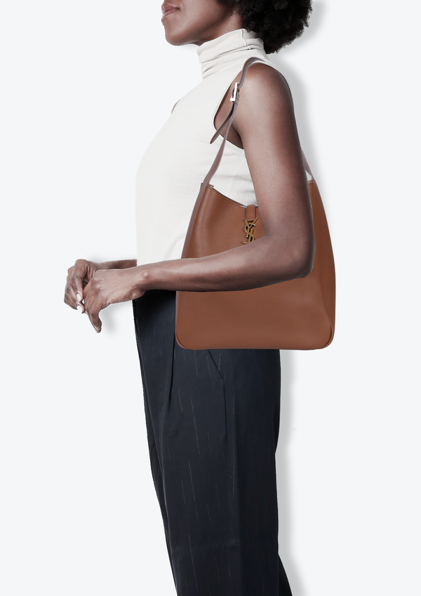LE 5 À 7 HOBO BAG