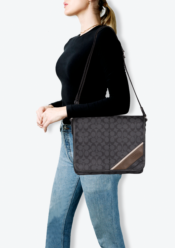 SIGNATURE MESSENGER BAG