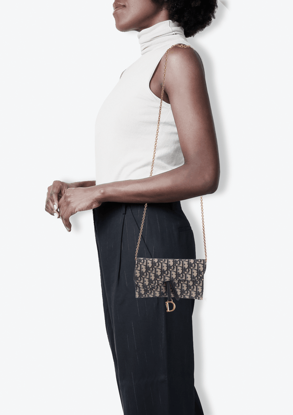 SMALL OBLIQUE SADDLE WALLET ON CHAIN