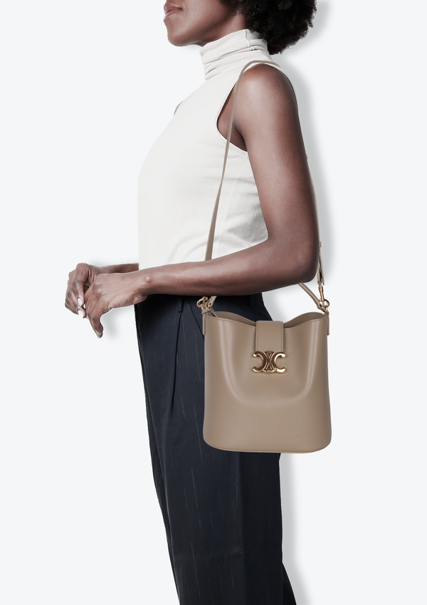 MEDIUM TRIOMPHE LOUISE BUCKET BAG