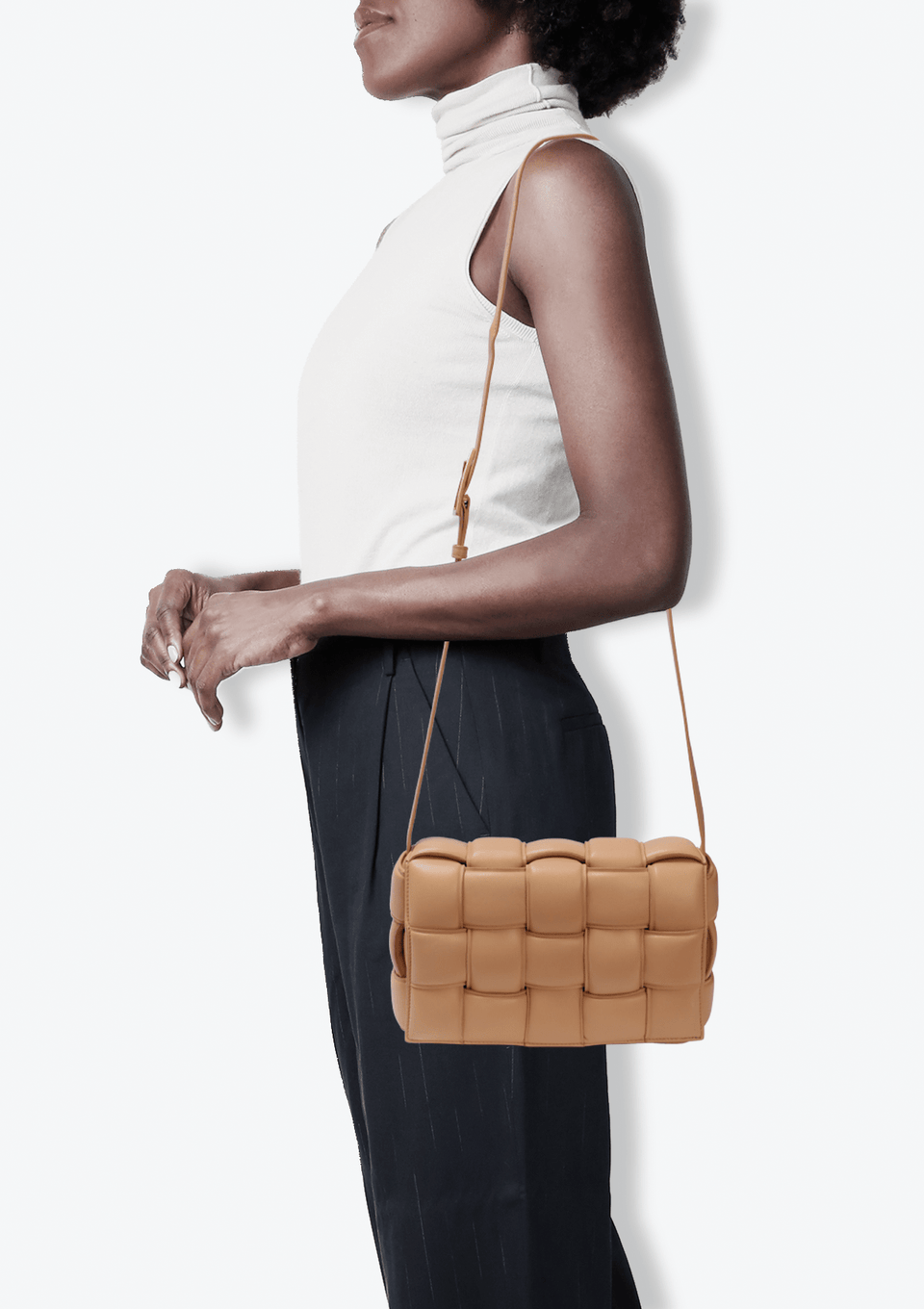 BOLSA BOTTEGA VENETA PADDED CASSETTE BAG BEGE ORIGINAL – Gringa