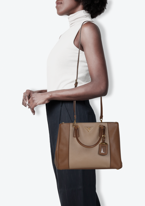 LARGE SAFFIANO LUX DOUBLE ZIP GALLERIA