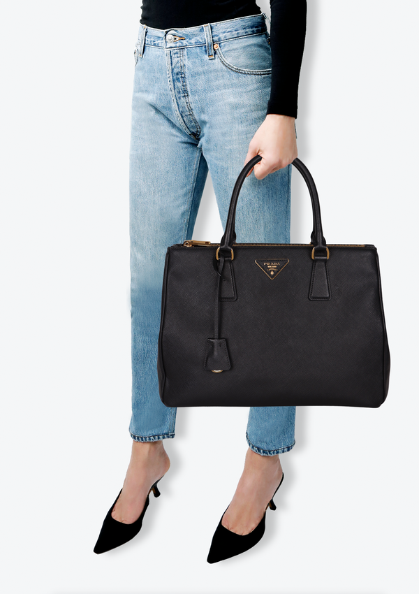 MEDIUM SAFFIANO LUX DOUBLE ZIP GALLERIA