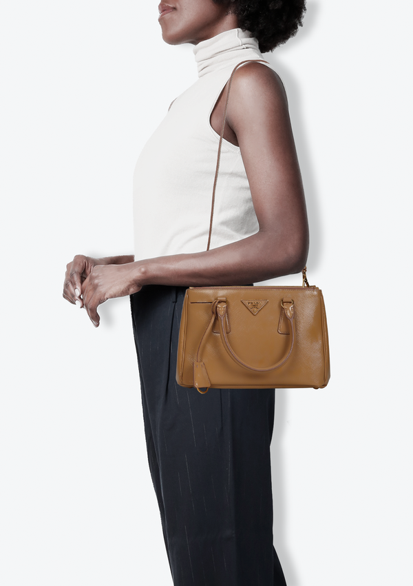SMALL SAFFIANO LUX DOUBLE ZIP GALLERIA
