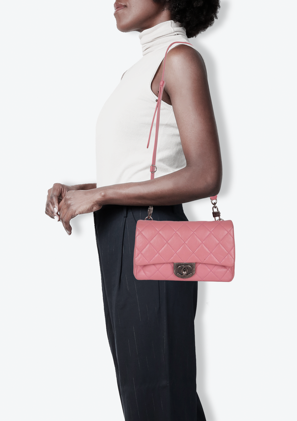 MEDIUM DOUBLE CARRY WAIST CHAIN FLAP BAG