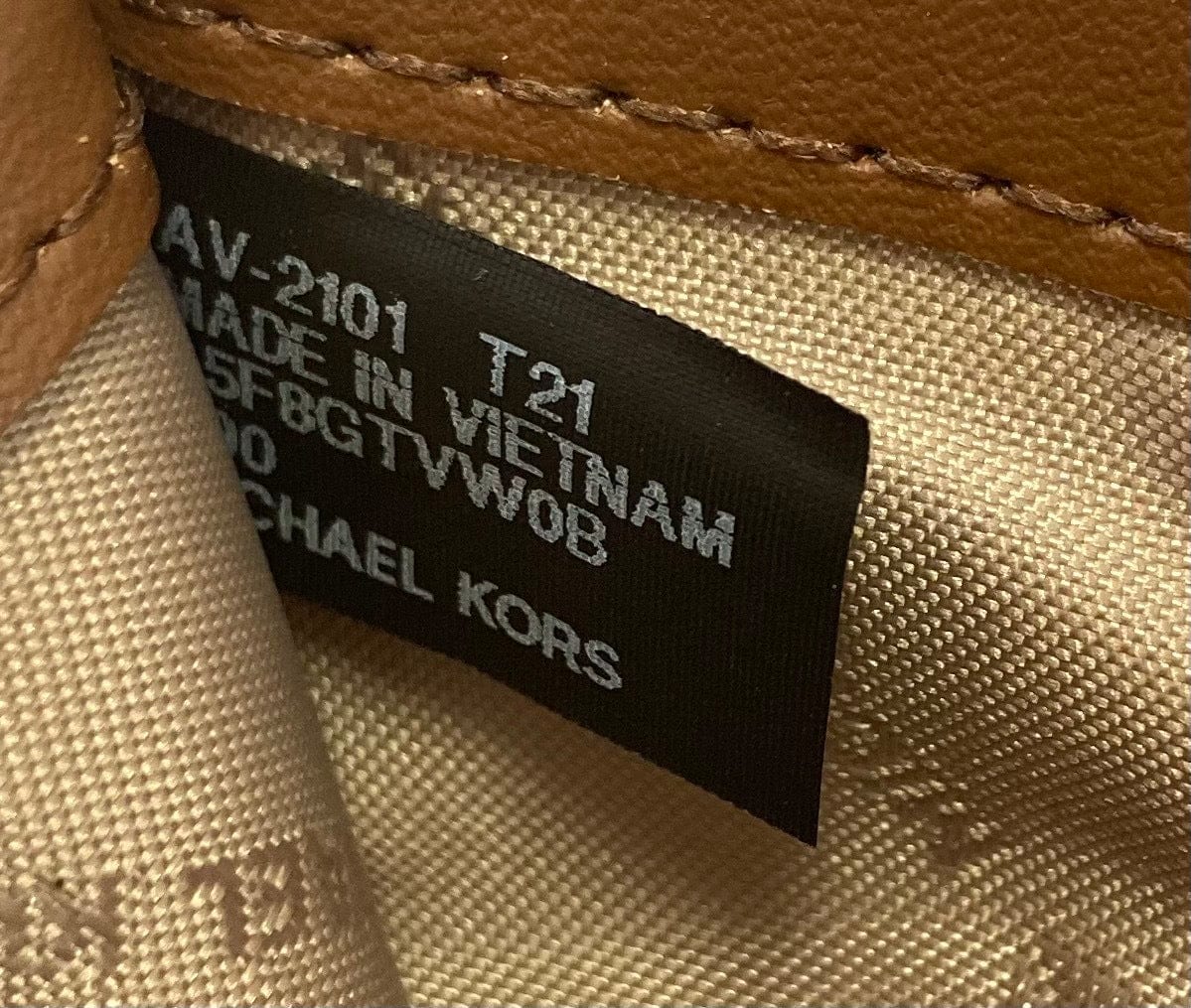 CARTEIRA MICHAEL KORS JET SET TRAVEL LONG WRISTLET WALLET MARROM
