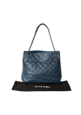 CHIC TALL SHOPPING TOTE CAVIAR