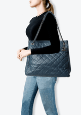 CHIC TALL SHOPPING TOTE CAVIAR