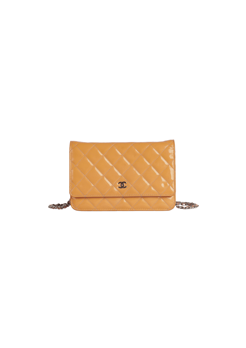 CLASSIC WALLET ON CHAIN PATENT LEATHER