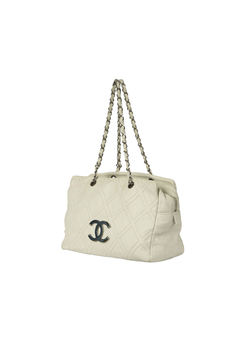 *rare* Chanel White Vintage Caviar Small Diana Classic Flap Bag 24k GH –  Boutique Patina